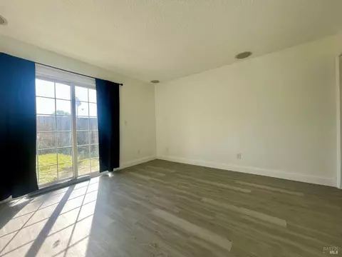 Living - 2932 Montclair Way, Fairfield, CA 94534 photo 4 of 6