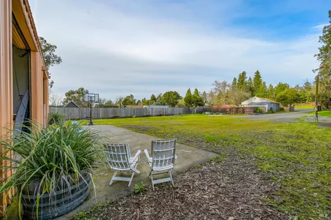 2103 Bodega Ave, Petaluma, CA 94952