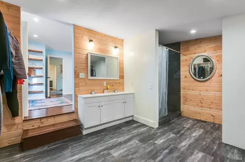 Bath - 2103 Bodega Ave, Petaluma, CA 94952 photo 1 of 2
