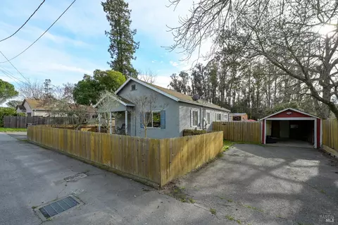 Exterior - 2103 Bodega Ave, Petaluma, CA 94952 photo 17 of 25