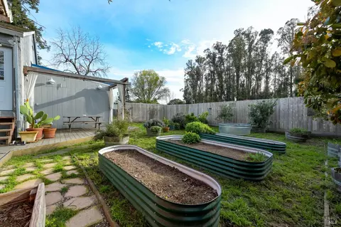 Exterior - 2103 Bodega Ave, Petaluma, CA 94952 photo 11 of 25