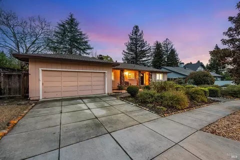 4746 Tarton Dr, Santa Rosa, CA 95405