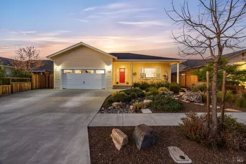 1935 San Marcos Dr, Santa Rosa, CA 95403