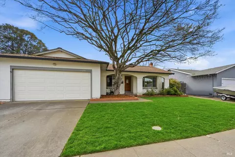 1091 Cayetano Dr, Napa, CA 94559