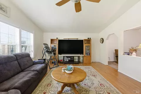 Living - 532 Gregory Dr, Vacaville, CA 95687 photo 2 of 3