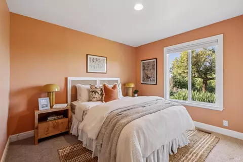 Bedroom - 5855 Bodega Ave, Petaluma, CA 94952 photo 4 of 7