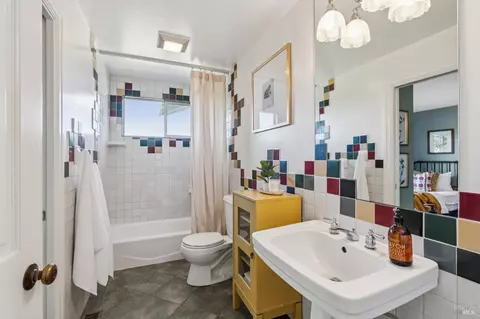 Bath - 5855 Bodega Ave, Petaluma, CA 94952 photo 1 of 5