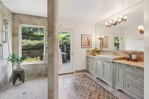 Bath - 5855 Bodega Ave, Petaluma, CA 94952 photo 4 of 5