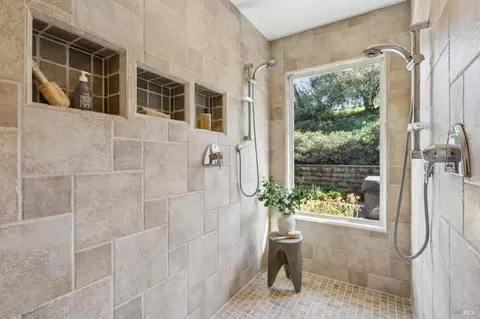 Bath - 5855 Bodega Ave, Petaluma, CA 94952 photo 3 of 5