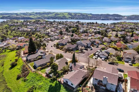 View/Area - 1000 Topsail Dr, Vallejo, CA 94591 photo 4 of 7