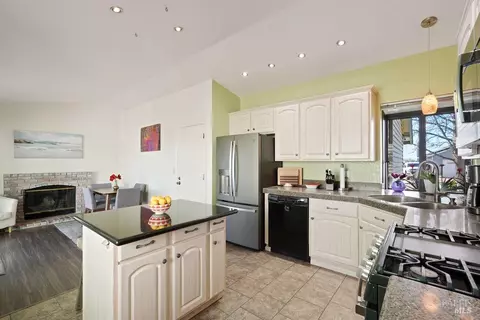 Kitchen - 1000 Topsail Dr, Vallejo, CA 94591 photo 3 of 4