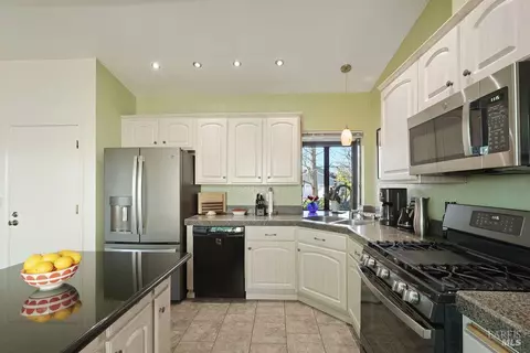 Kitchen - 1000 Topsail Dr, Vallejo, CA 94591 photo 2 of 4