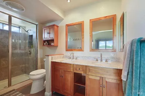 Bath - 1000 Topsail Dr, Vallejo, CA 94591 photo 2 of 2