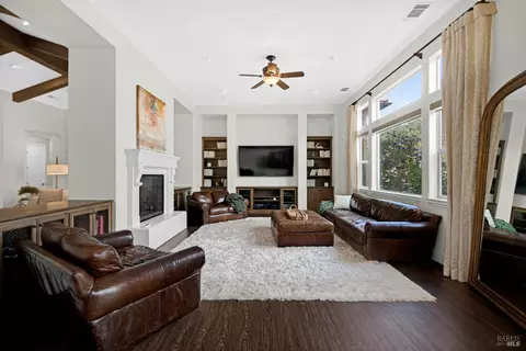 Living - 5335 Boulder Ridge Ct, Fairfield, CA 94534 photo 3 of 6