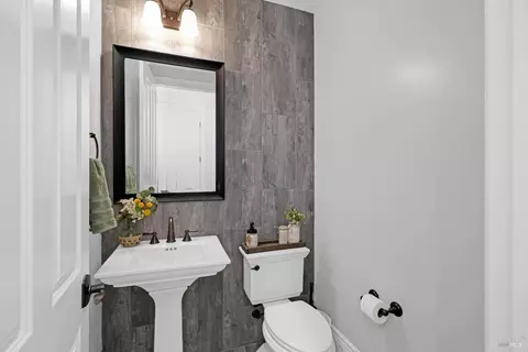 Bath - 5335 Boulder Ridge Ct, Fairfield, CA 94534 photo 6 of 8