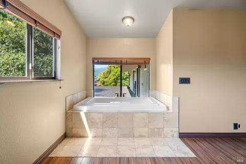 Bath - 888 Watson Rd, Ukiah, CA 95482 photo 3 of 6