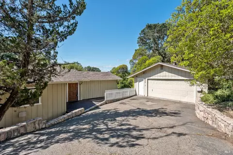 888 Watson Rd, Ukiah, CA 95482