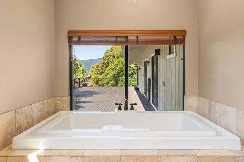 Bath - 888 Watson Rd, Ukiah, CA 95482 photo 4 of 6