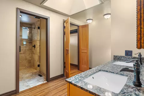 Bath - 888 Watson Rd, Ukiah, CA 95482 photo 2 of 6