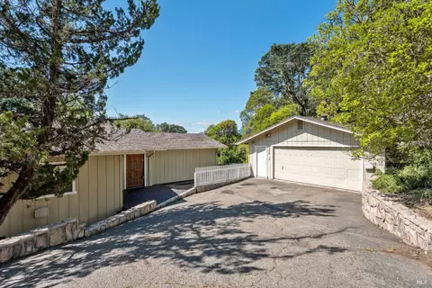 888 Watson Rd, Ukiah, CA 95482