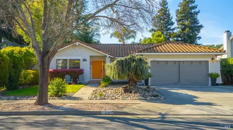 421 Oakwood Cir, Fairfield, CA 94534