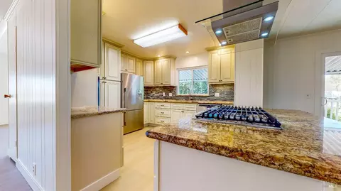 4 Estrella Dr, Santa Rosa, CA 95403