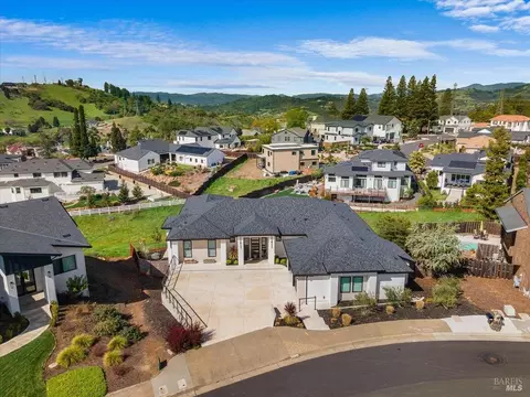 3623 Crescent Cir, Santa Rosa, CA 95403