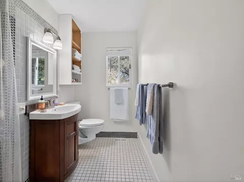 Bath - 445 Marshall Ave, Petaluma, CA 94952 photo 3 of 4
