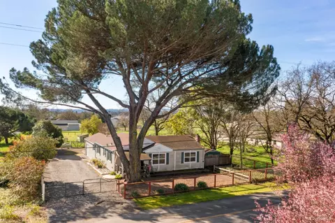 5454 Hall Rd, Santa Rosa, CA 95401