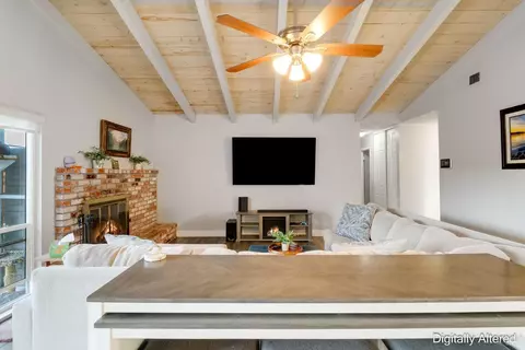 Living - 232 Aragon St, Vallejo, CA 94591 photo 1 of 2
