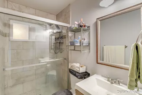 Bath - 232 Aragon St, Vallejo, CA 94591 photo 3 of 3