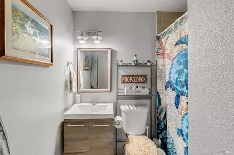 Bath - 232 Aragon St, Vallejo, CA 94591 photo 1 of 3