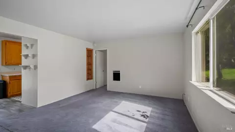 Living - 5932 Fredricks Rd, Sebastopol, CA 95472 photo 5 of 7