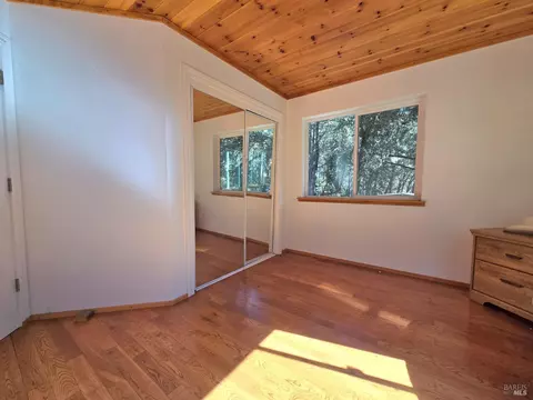 Bedroom - 36193 Covelo Rd, Willits, CA 95490 photo 2 of 3