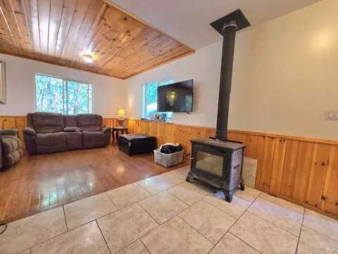 Living - 36193 Covelo Rd, Willits, CA 95490 photo 3 of 3