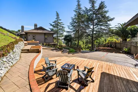 174 Main Dr, San Rafael, CA 94901