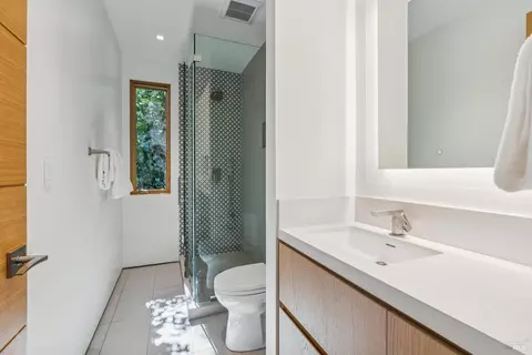 Bath - 2 Upper Alcatraz Pl, Mill Valley, CA 94941 photo 6 of 6