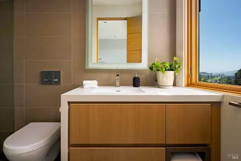 Bath - 2 Upper Alcatraz Pl, Mill Valley, CA 94941 photo 4 of 6