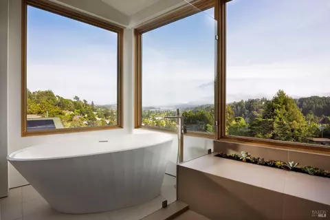 Bath - 2 Upper Alcatraz Pl, Mill Valley, CA 94941 photo 3 of 6
