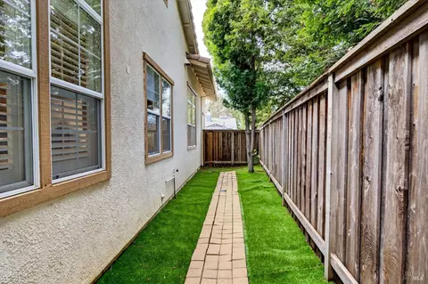 Exterior - 10 Culbertson Ct, Napa, CA 94558 photo 4 of 9