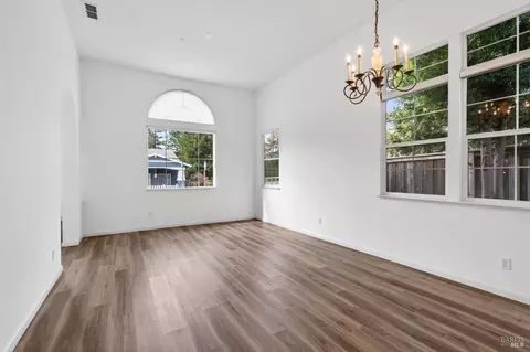 Living - 10 Culbertson Ct, Napa, CA 94558 photo 4 of 7
