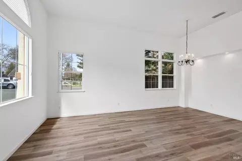Living - 10 Culbertson Ct, Napa, CA 94558 photo 5 of 7