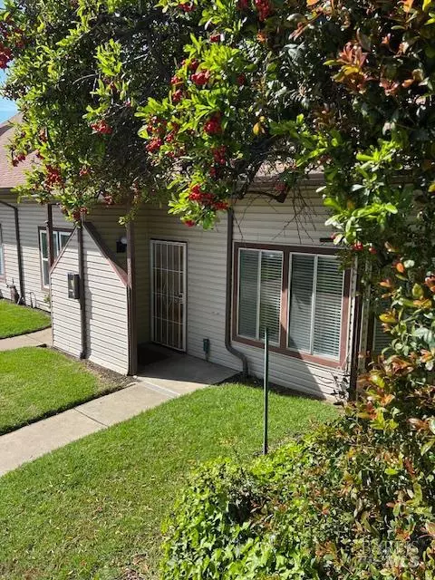 631 Military Dr E, Benicia, CA 94510