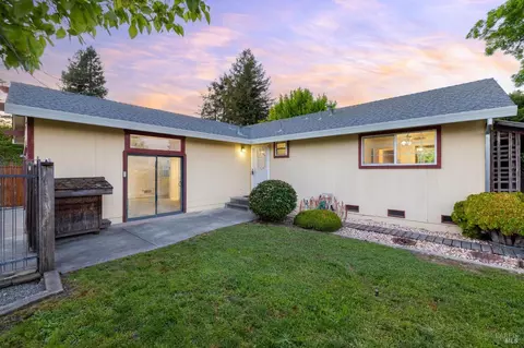 2331 Donna Maria Way, Santa Rosa, CA 95401
