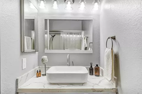 Bath - 2016 Clearview Cir, Benicia, CA 94510 photo 1 of 3