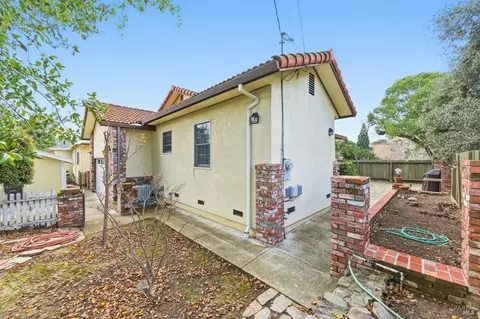 Exterior - 639 E 5th St, Benicia, CA 94510 photo 8 of 11