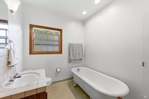 Bath - 639 E 5th St, Benicia, CA 94510 photo 3 of 3