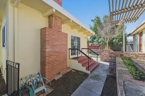 Exterior - 639 E 5th St, Benicia, CA 94510 photo 1 of 11