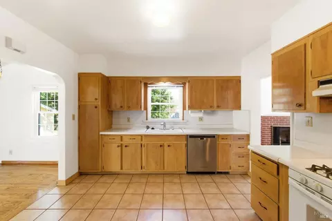 Kitchen - 639 E 5th St, Benicia, CA 94510 photo 2 of 7
