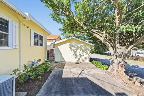 Exterior - 639 E 5th St, Benicia, CA 94510 photo 4 of 11